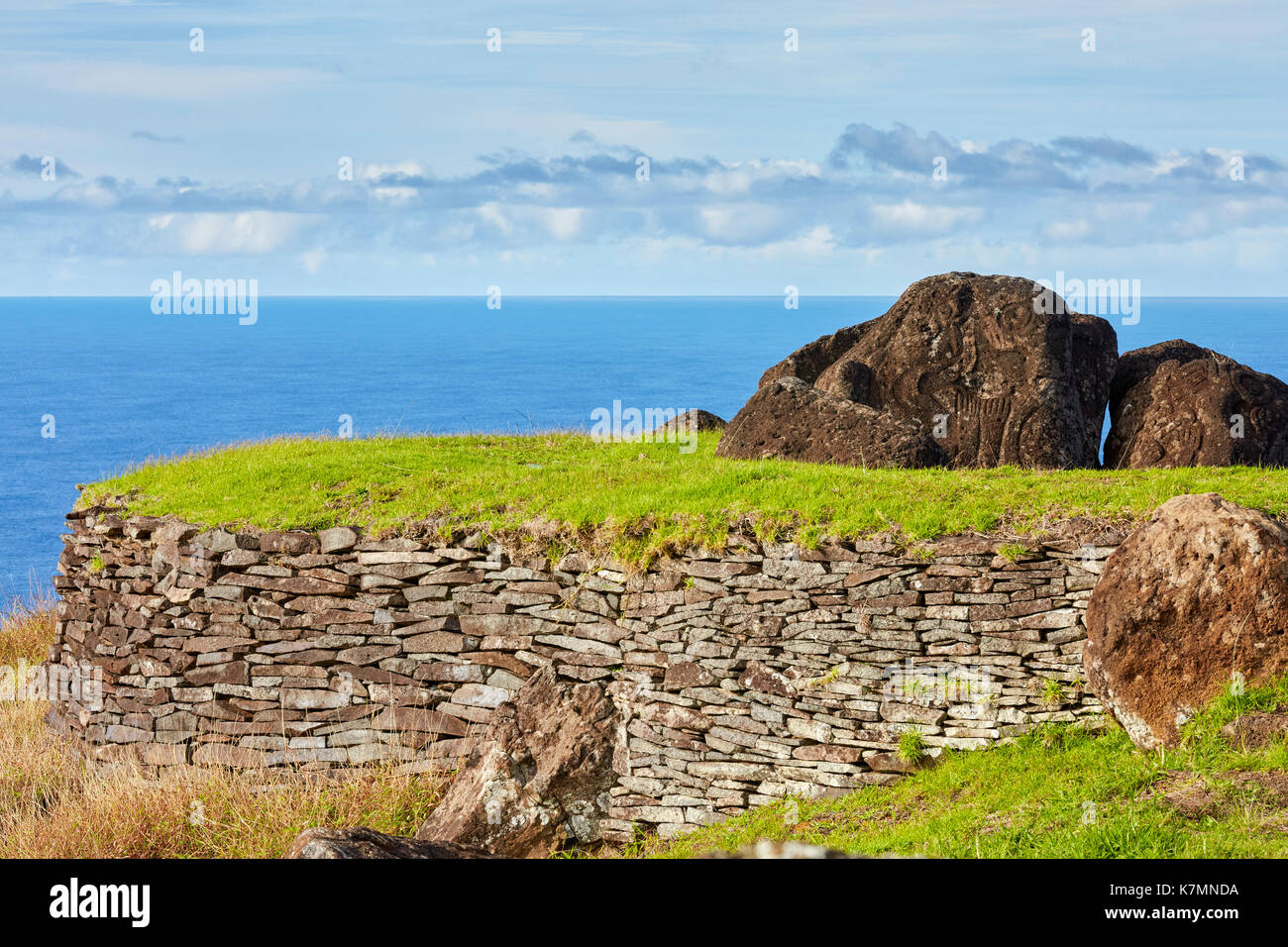 Zeremonielle Stein Dorf Orongo, wo der birdman Wettbewerb gehalten zu werden, in der Nähe Vulkan Rano Kau, Osterinsel (Rapa Nui), Chile Stockfoto