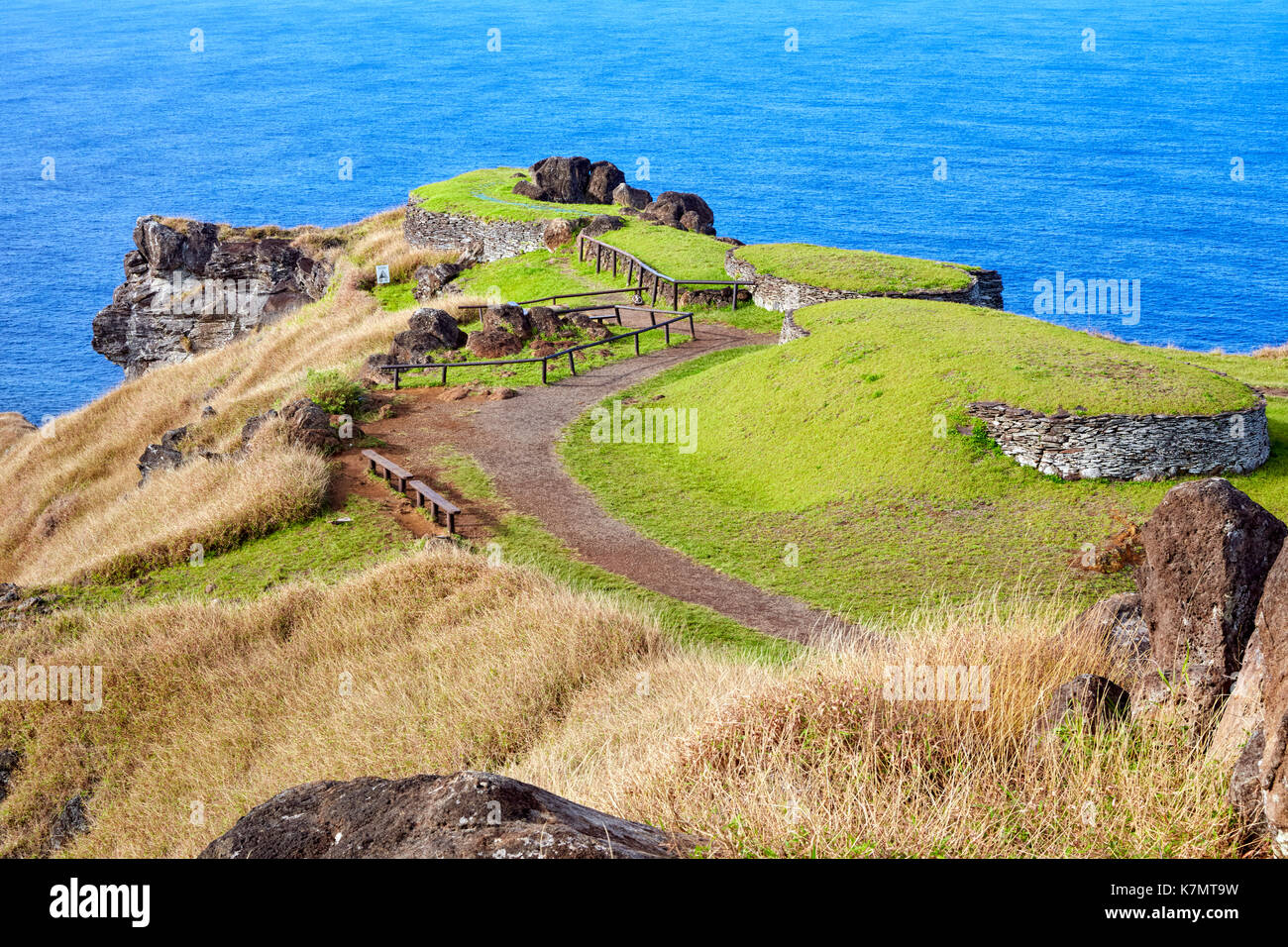 Zeremonielle Stein Dorf Orongo, wo der birdman Wettbewerb gehalten zu werden, in der Nähe Vulkan Rano Kau, Osterinsel (Rapa Nui), Chile Stockfoto