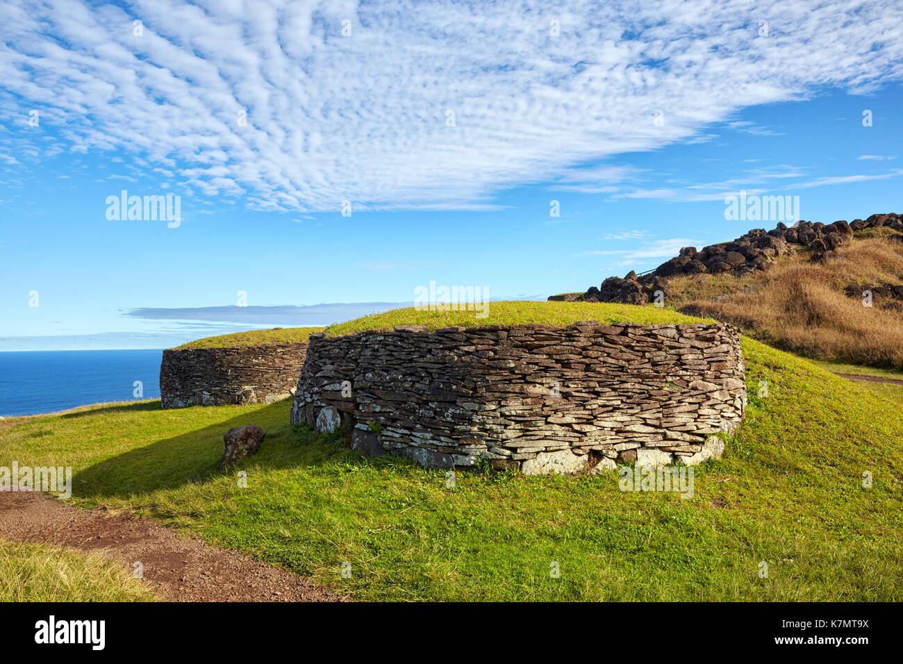 Zeremonielle Stein Dorf Orongo, wo der birdman Wettbewerb gehalten zu werden, in der Nähe Vulkan Rano Kau, Osterinsel (Rapa Nui), Chile Stockfoto