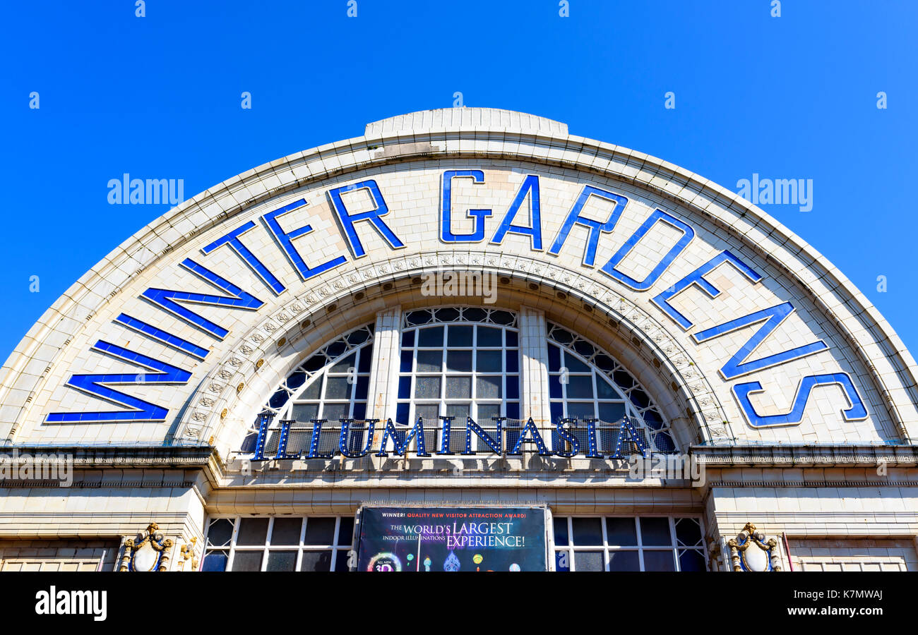 Art déco-Schild über dem Winter Gardens in Blackpool, Lancashire, Großbritannien Stockfoto