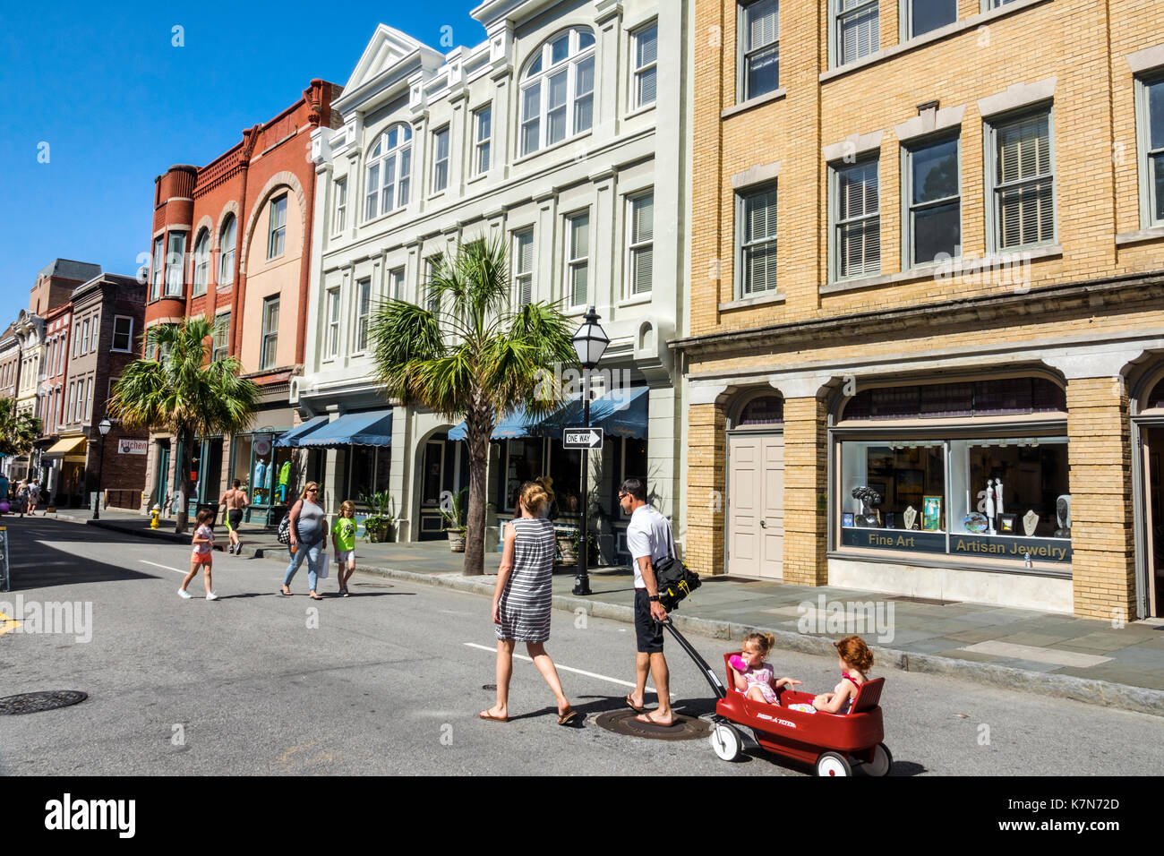 Charleston South Carolina, historische Innenstadt, 2. Sonntag auf der King Street, Shopping Shopper Shopper Shopper Shops Geschäfte Markt Märkte Marktplatz Kauf Verkauf, r Stockfoto