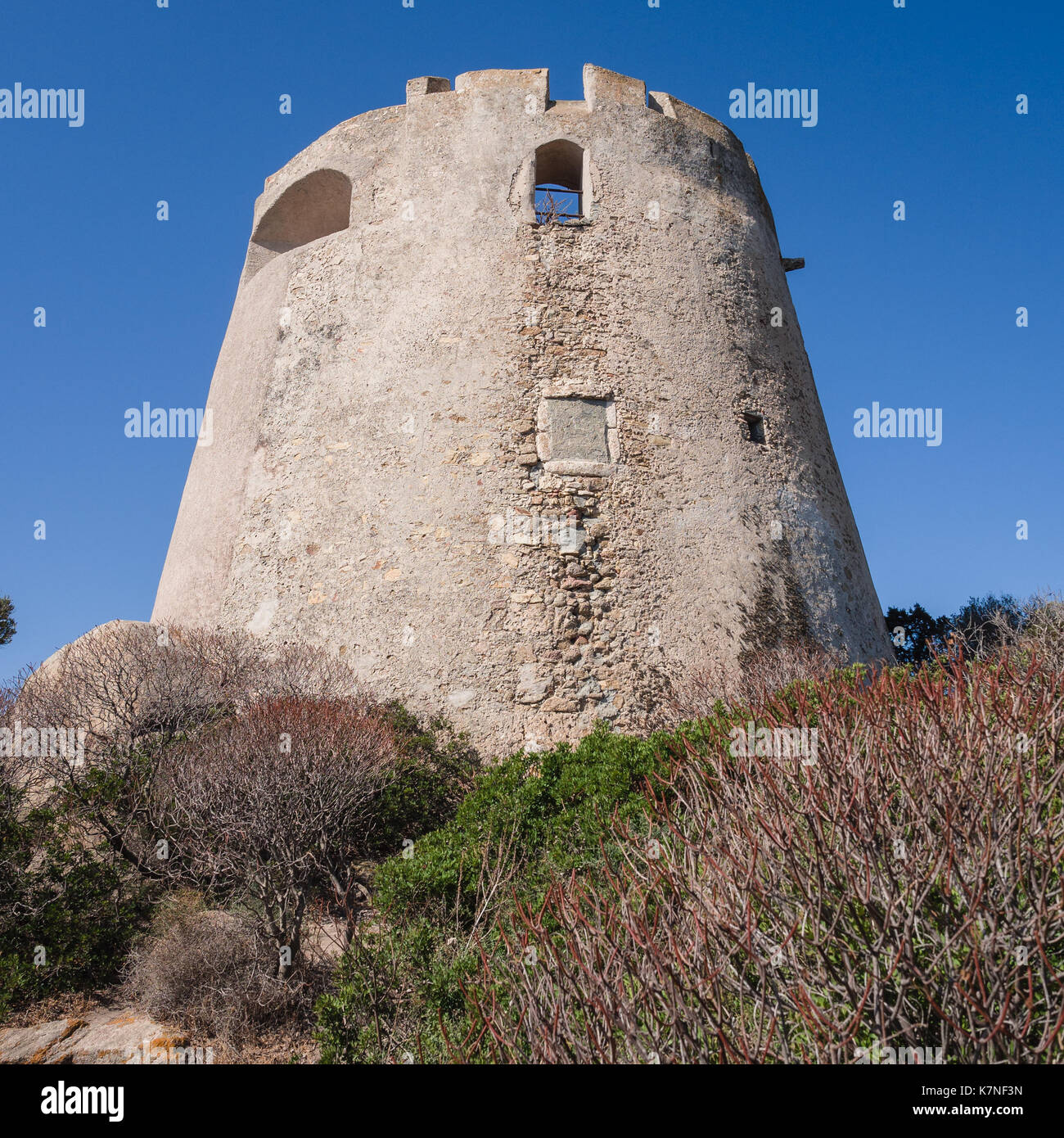 Ein Blick auf die spanische Wachturm von Porto Giunco, Villasimius, Sardinien, Italien. Stockfoto