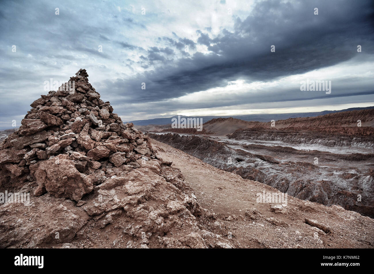 Ein Mensch-gemacht Haufen von Steinen im Valle de la Luna, in der Atacama Region, Chile Stockfoto