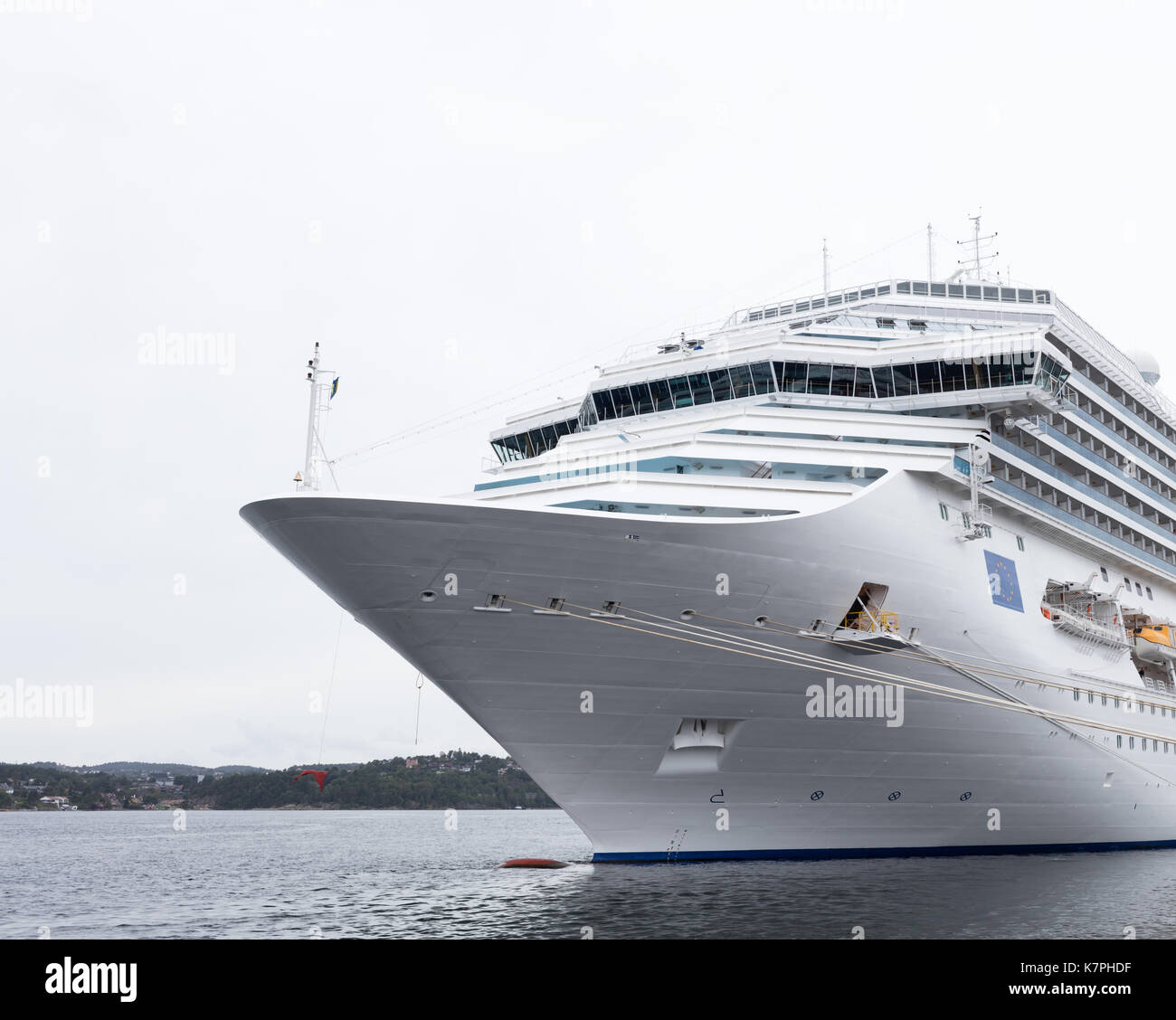 Luxus Kreuzfahrt angedockt am Hafen Stockfoto