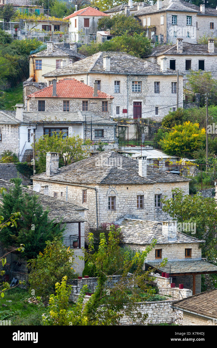 Das Dorf Kastraki, in der malerischen Region Zagori, in der Region Epirus, Griechenland. Stockfoto