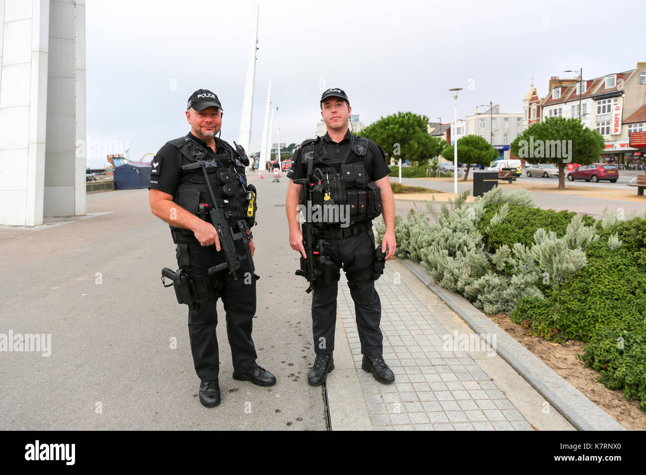 17. September 2017. Bewaffnete Polizisten auf den Straßen der Küstenstadt Southend-on-Sea der nationalen Sicherheit ist entscheidend erhöht. Penelope Barritt/Alamy leben Nachrichten Stockfoto