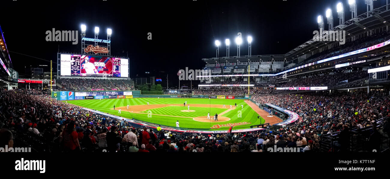 Progressive Field ist ein Baseball Park in der Innenstadt von Cleveland, Ohio, Vereinigte Staaten. Es ist die Heimat der Cleveland Indians. Stockfoto