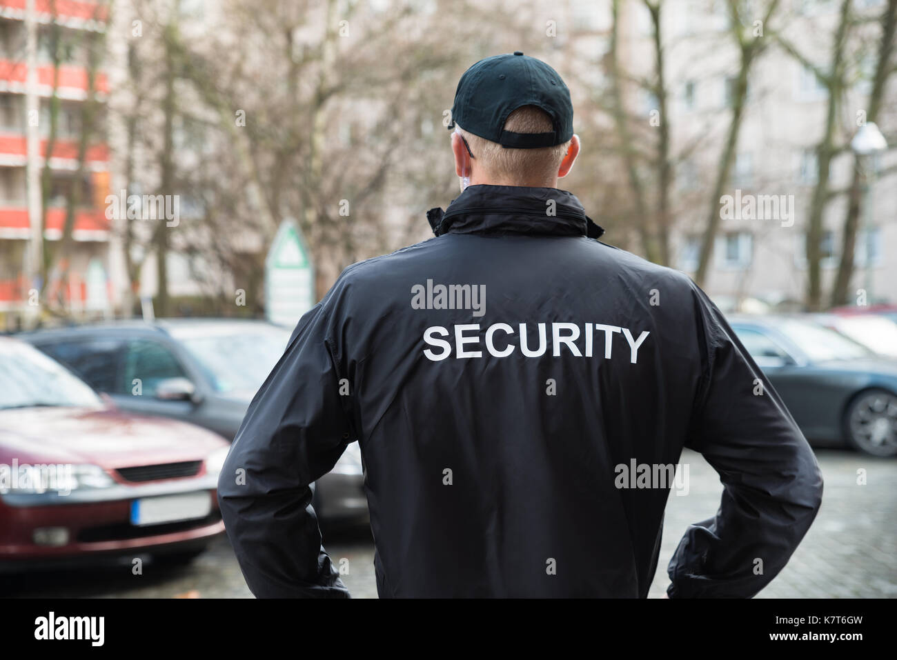 Nahaufnahme der männlichen Security Guard tragen schwarze Jacke Stockfoto