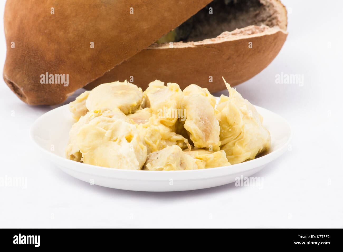 Cupuaçu Fruchtfleisch auf weißem Hintergrund Stockfoto