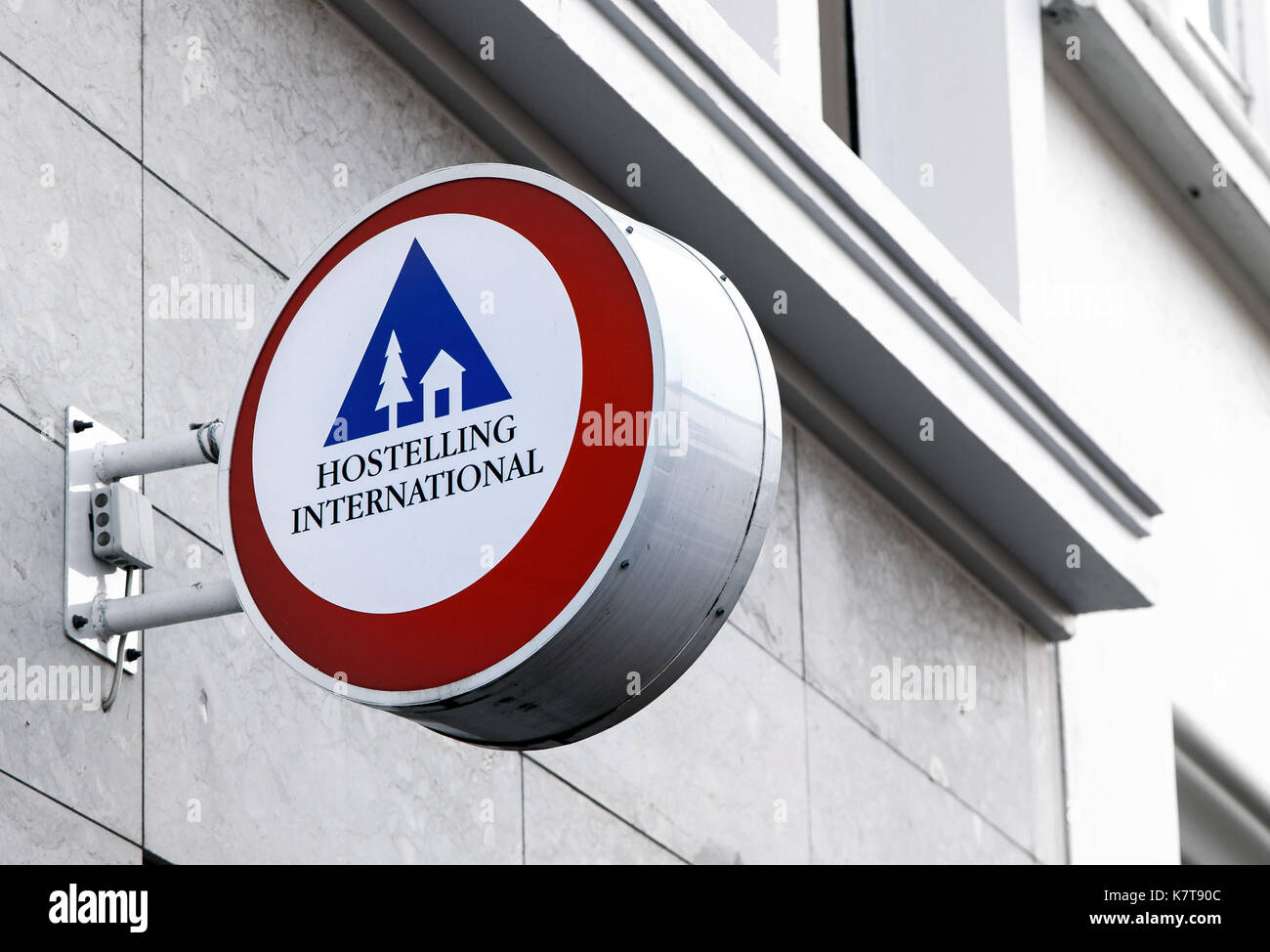 Hostelling International Zeichen an der Wand über dem Eingang zu Ihrer Filiale. Stockfoto
