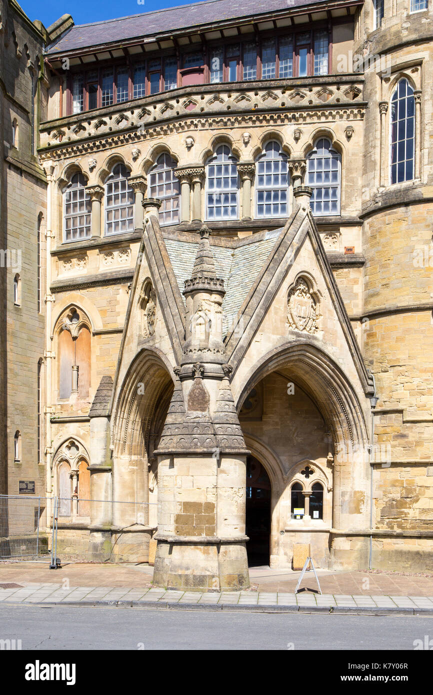 Eingang zum alten Hochschule Universität Gebäude in Aberystwyth Ceredigion Wales UK Stockfoto
