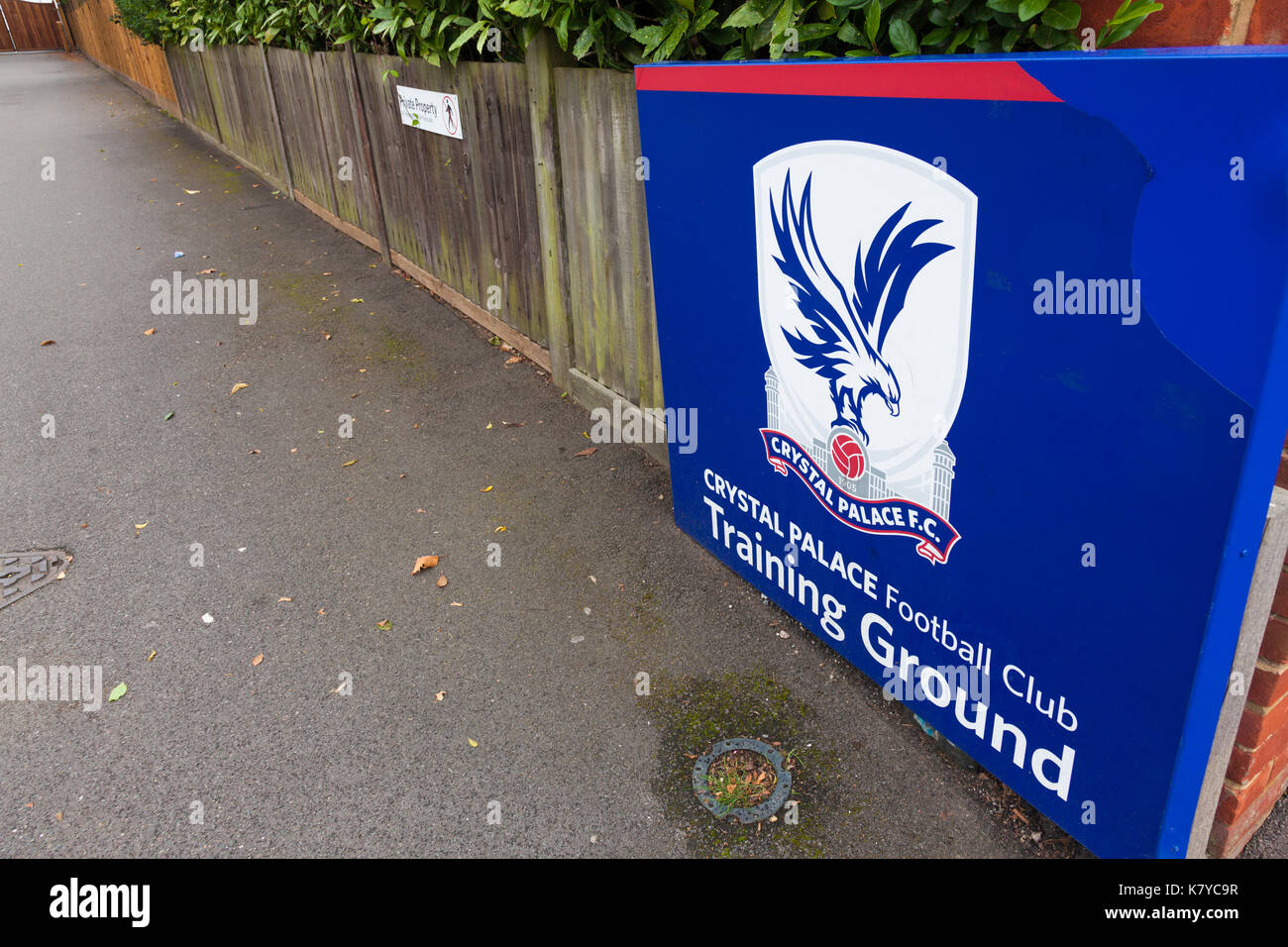 Eingang zum Crystal Palace Football Club Training Ground, Beckenham, Kent, Großbritannien. Stockfoto