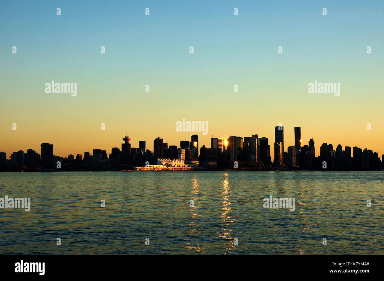 Abendlicher Blick auf Downtown Vancouver von der North Shore gesehen Stockfoto