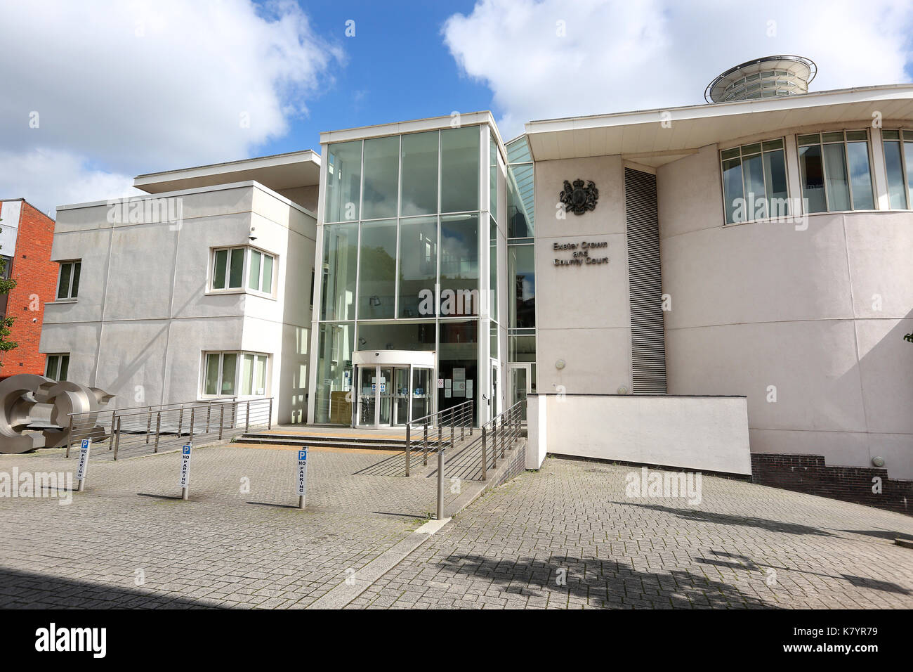 GV der Crown Court Exeter in Exeter, Devon. Der Hof wurde im November 2004 nach dem Austausch der Gerichte in Exeter Schloss geöffnet. Stockfoto