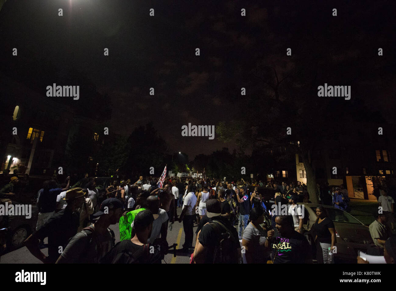 Chicago, USA. 16 Sep, 2017. Demonstranten März in St. Louis, Missouri, USA, Sept. 16, 2017. Polizei am Samstag die Barrikaden um das Gericht und Polizei Hauptsitz in St. Louis, Missouri, aussteifung mehr Proteste, von denen erwartet wird, dass sie in den kommenden Tagen. Credit: Dane Iwata/Xinhua/Alamy leben Nachrichten Stockfoto