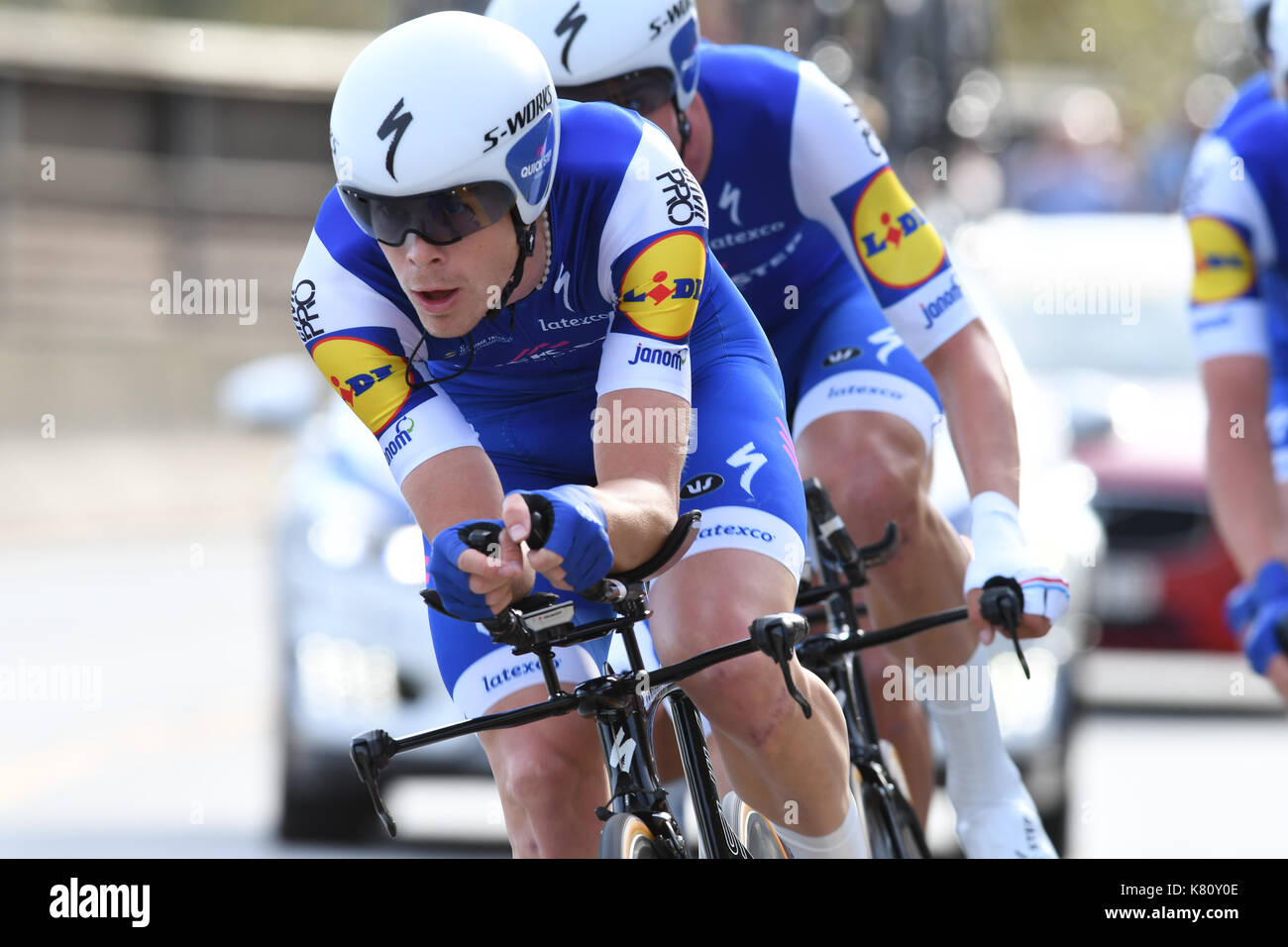 Julien Vermote führen das Team als amtierender Weltmeister Team Quick-Step Böden ausserhalb das Podium mit einem vierten Platz im Mannschaftszeitfahren am Eröffnungstag der Straße Bahnrad-WM in Bergen, Norwegen. Stockfoto