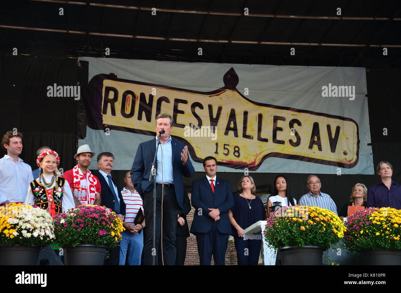 Toronto, Kanada. 16. September 2017. Der Bürgermeister von Toronto, John Tory bei der Eröffnung der 2017 Roncesvalles polnischen Fest Feier bei Roncesvalles Dorf in Roncesvalles, Toronto, mit Andrea Horwath (MPP, Ontario) und die Mitglieder der Gemeinde und Gemeinschaft. Archie Fusilero/Alamy leben Nachrichten Stockfoto