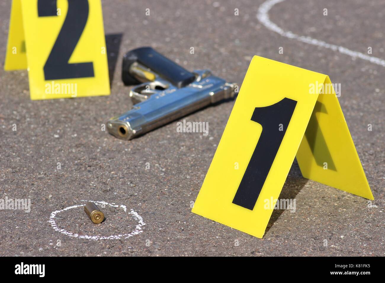 ID-Zelte am Tatort nach Schießerei Stockfoto