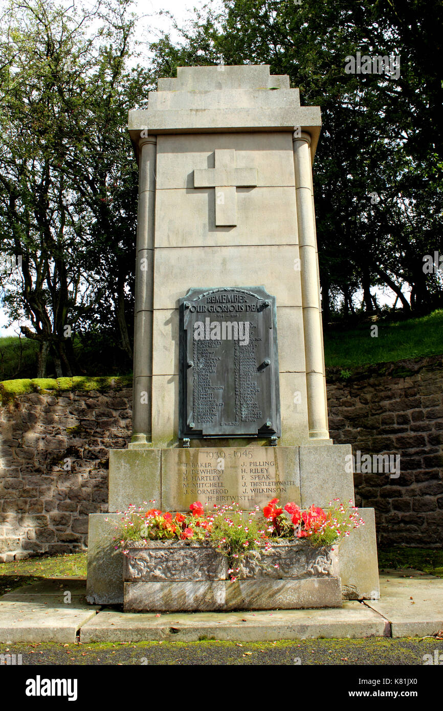Aufrechter Blick auf Kriegerdenkmal Trawden Lancashire Stockfoto