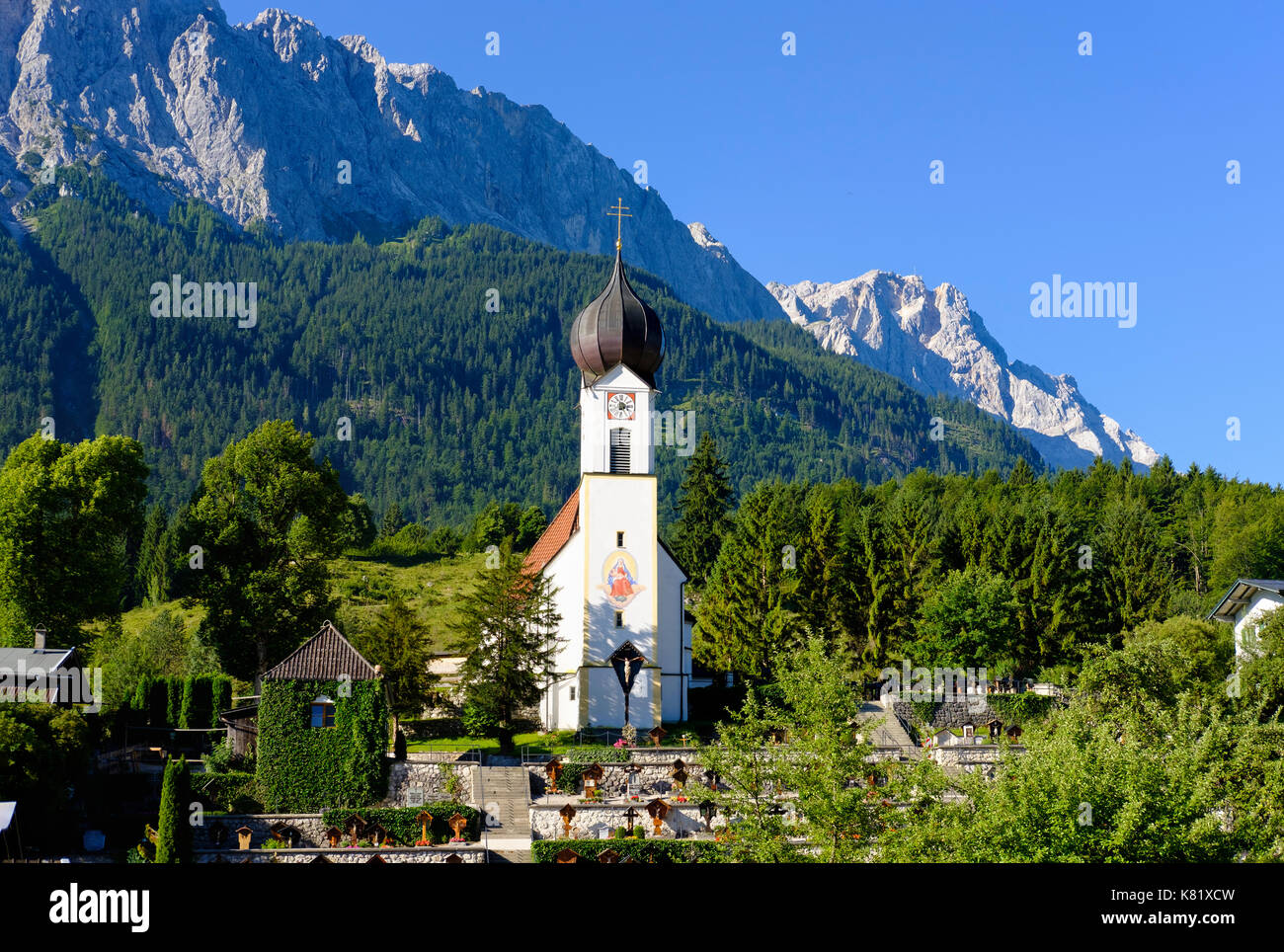 Pfarrkirche St. Johannes der Täufer, Grainau, Zugspitze, Werdenfelser Land, Oberbayern, Bayern, Deutschland Stockfoto