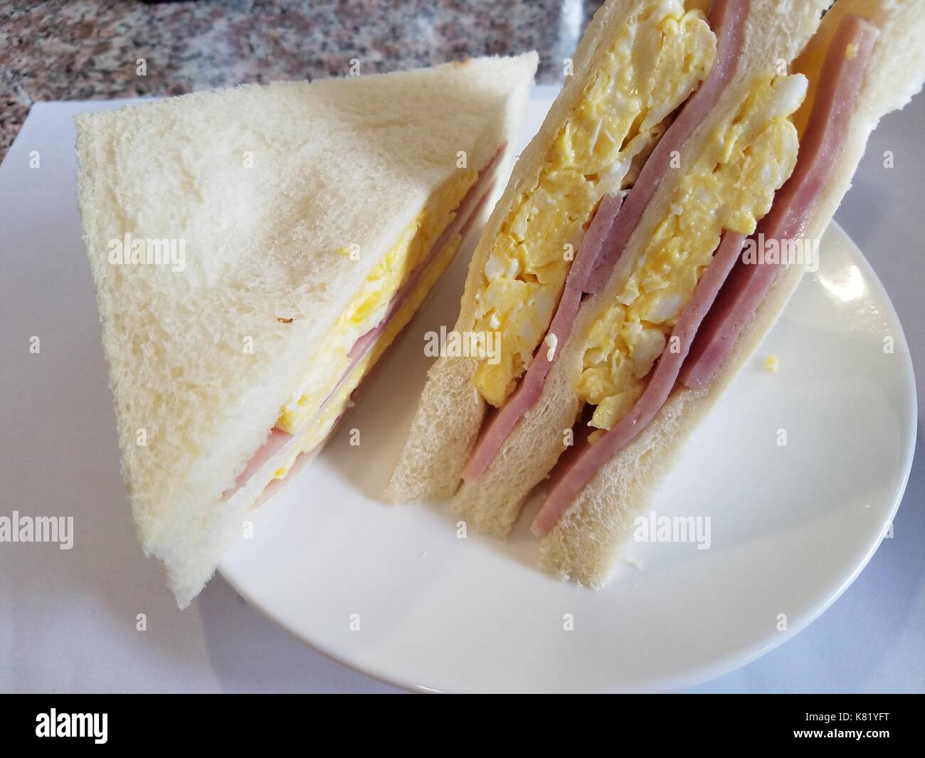 Köstliche kantonesische Stil Ei und Schinken Sandwich, aßen in Los Angeles, Kalifornien, USA Stockfoto