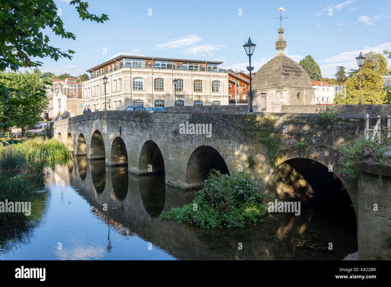 13. Jahrhundert Stadt Brücke über den Fluss Avon, Bradford-on-Avon, Wiltshire, England, Vereinigtes Königreich Stockfoto