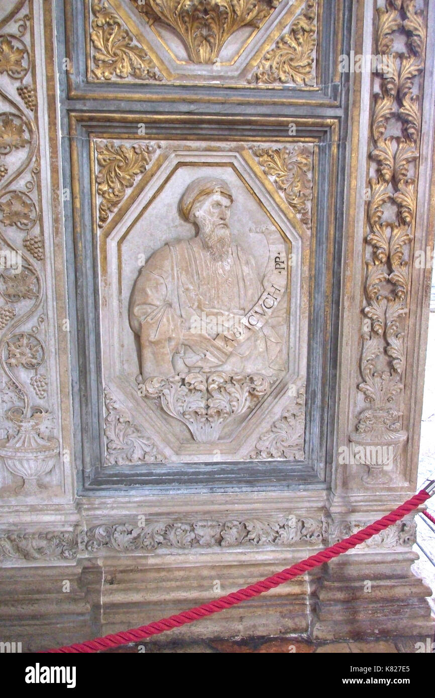 Venedig Veneto Italien. Basilika Santa Maria Gloriosa dei Frari, von venezianischen bekannt als Frari. Innenraum Chor Dekoration, Reliefs von Salzburger Bildhauer 147 Stockfoto