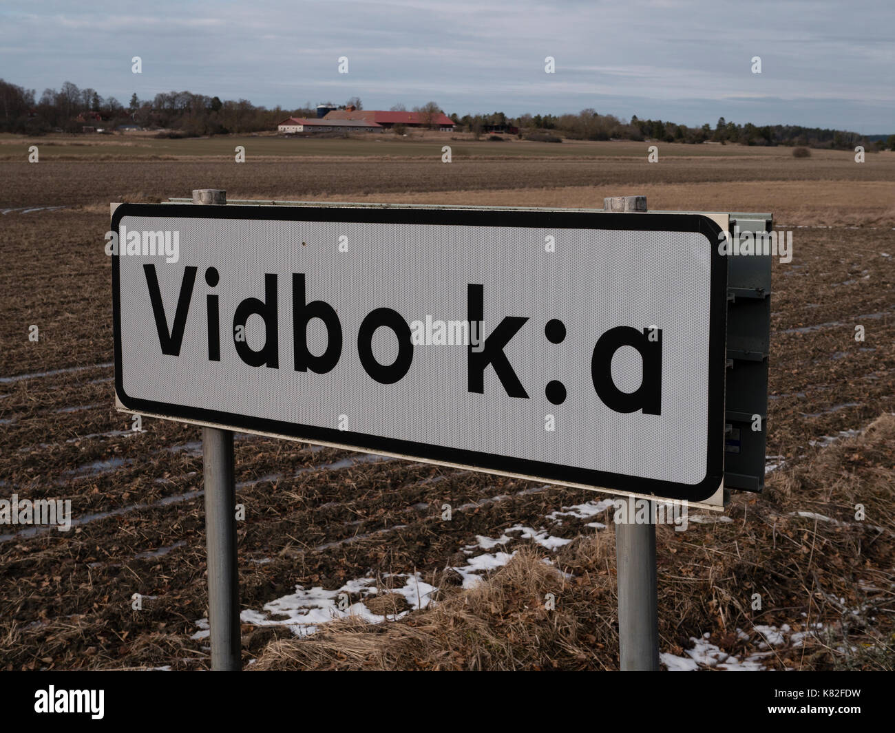 Beschilderung Vidbo Kirche, außerhalb von Märsta, Sigtun Gemeinde, Stockholm, Schweden. Stockfoto
