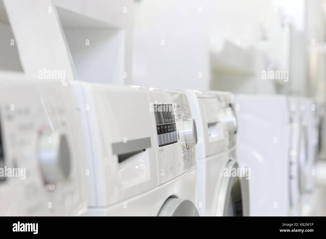 Waschmaschinen im Gerät speichern Stockfoto