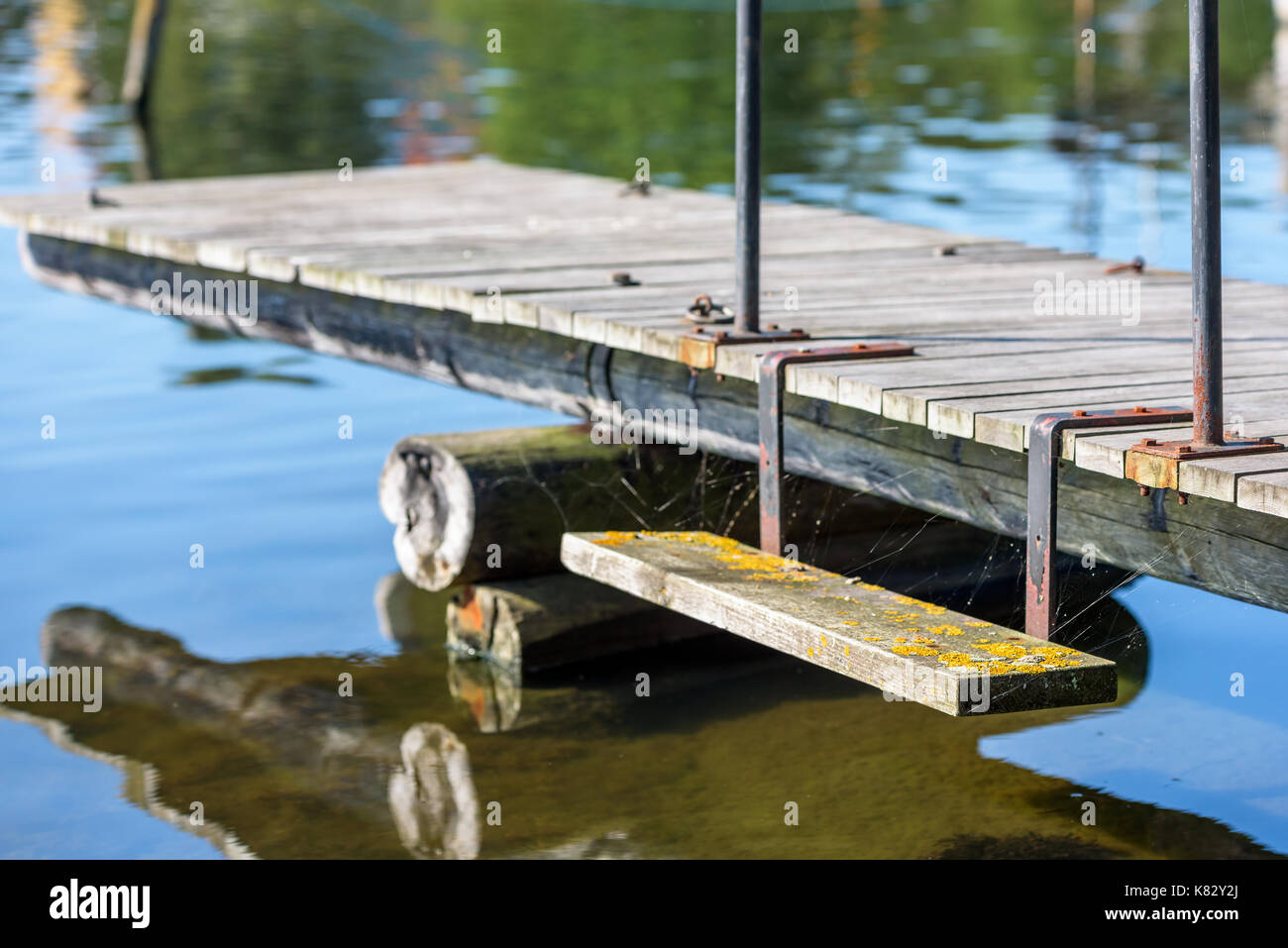 Detail der Holz- Landung Schritt auf Pier. Stockfoto