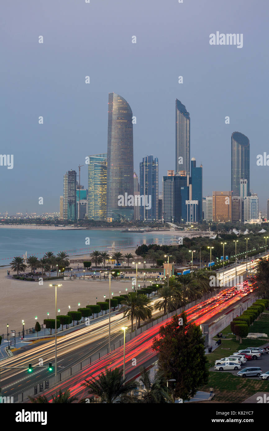 Die moderne Skyline der Stadt, Abu Dhabi, Vereinigte Arabische Emirate, VAE Stockfoto