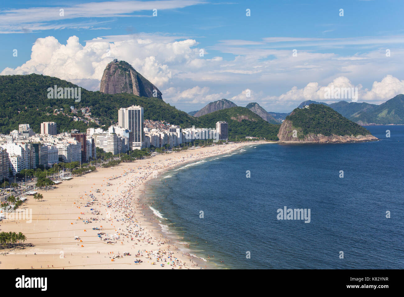 Erhöhten Blick auf die Copacabana, Rio de Janeiro, Brasilien, Südamerika Stockfoto