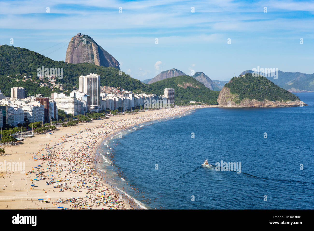 Strand von Copacabana und Zuckerhut, Rio de Janeiro, Brasilien, Südamerika Stockfoto