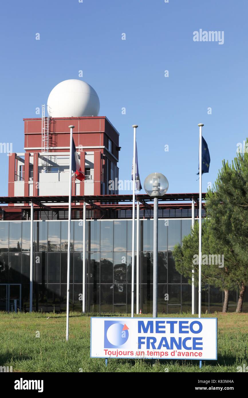 Merignac, Frankreich - Juni 5, 2017: Bahnhof und Bau von Meteo France in der Nähe von Merignac Bordeaux. Meteo France ist die Französische Nationale meteorologische se Stockfoto