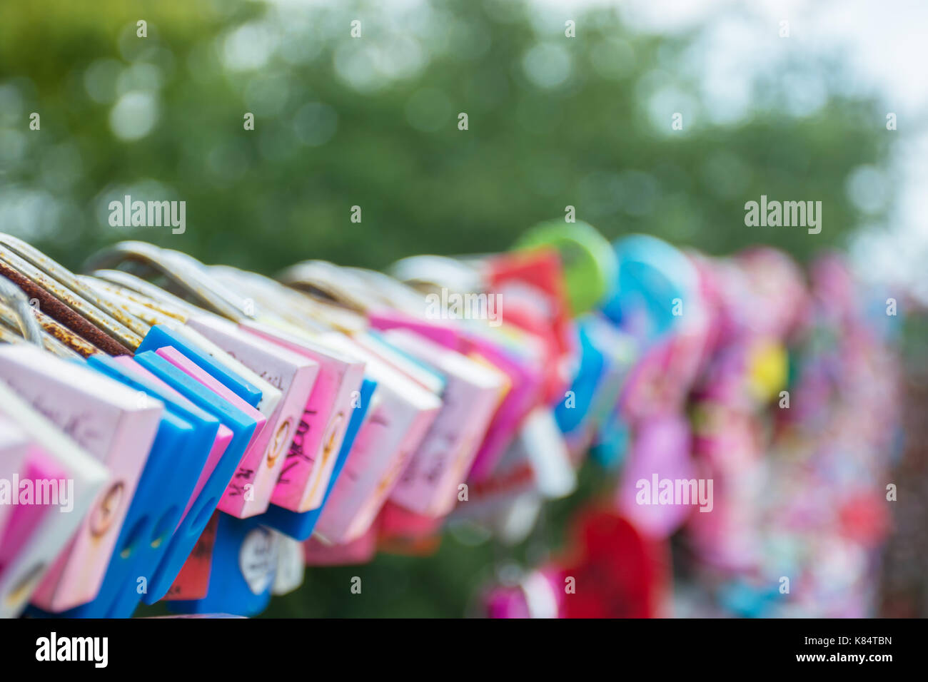Liebe Vorhängeschlösser an Seoul Tower in Südkorea Stockfoto
