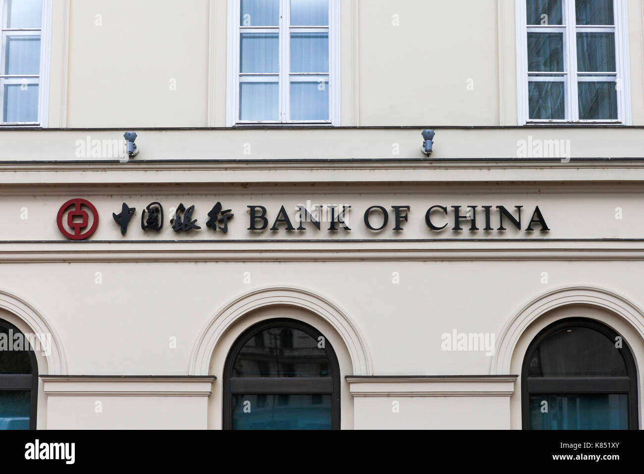 Logo der Bank of China auf einem Gebäude. Die Bank of China ist eine der fünf größten staatlichen Geschäftsbanken in China. Stockfoto