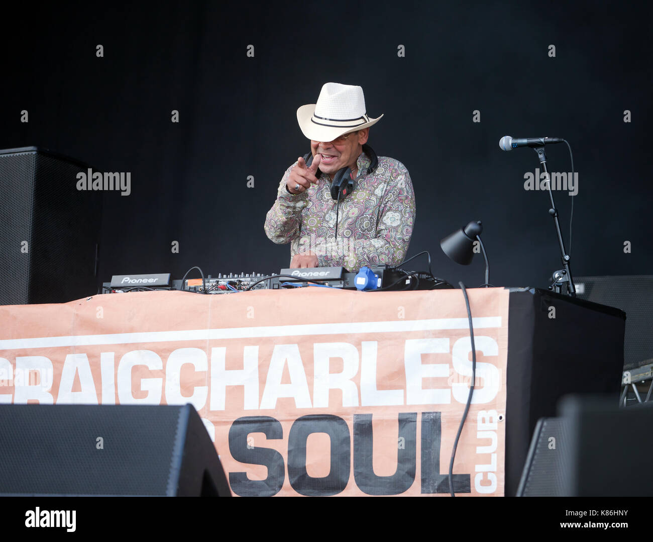 Craig Charles spielt ein DJ-Set auf der Hauptbühne, beim OnBlackheath Music Festival 2017 Stockfoto