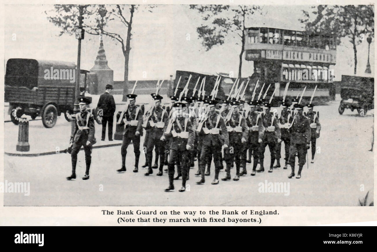 Der ursprünglichen Bank Guard (Bank Piquet) der Taktischen auf dem Weg in die Bank von England, London 1932 Stockfoto