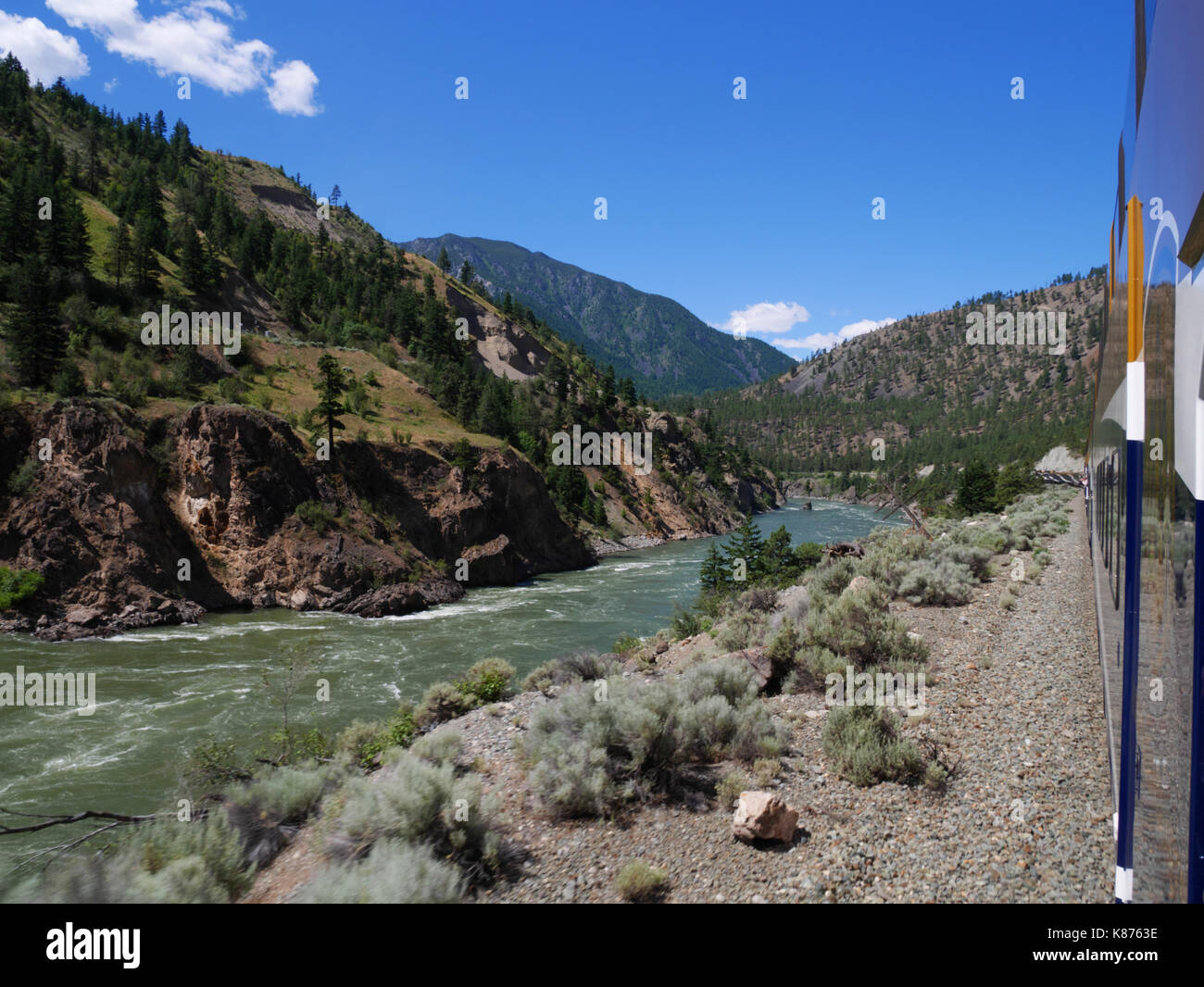 Der Rocky Mountaineer durch den Rachen des Todes Schlucht neben dem Thompson River Rubrik von Jasper nach Vancouver. Stockfoto