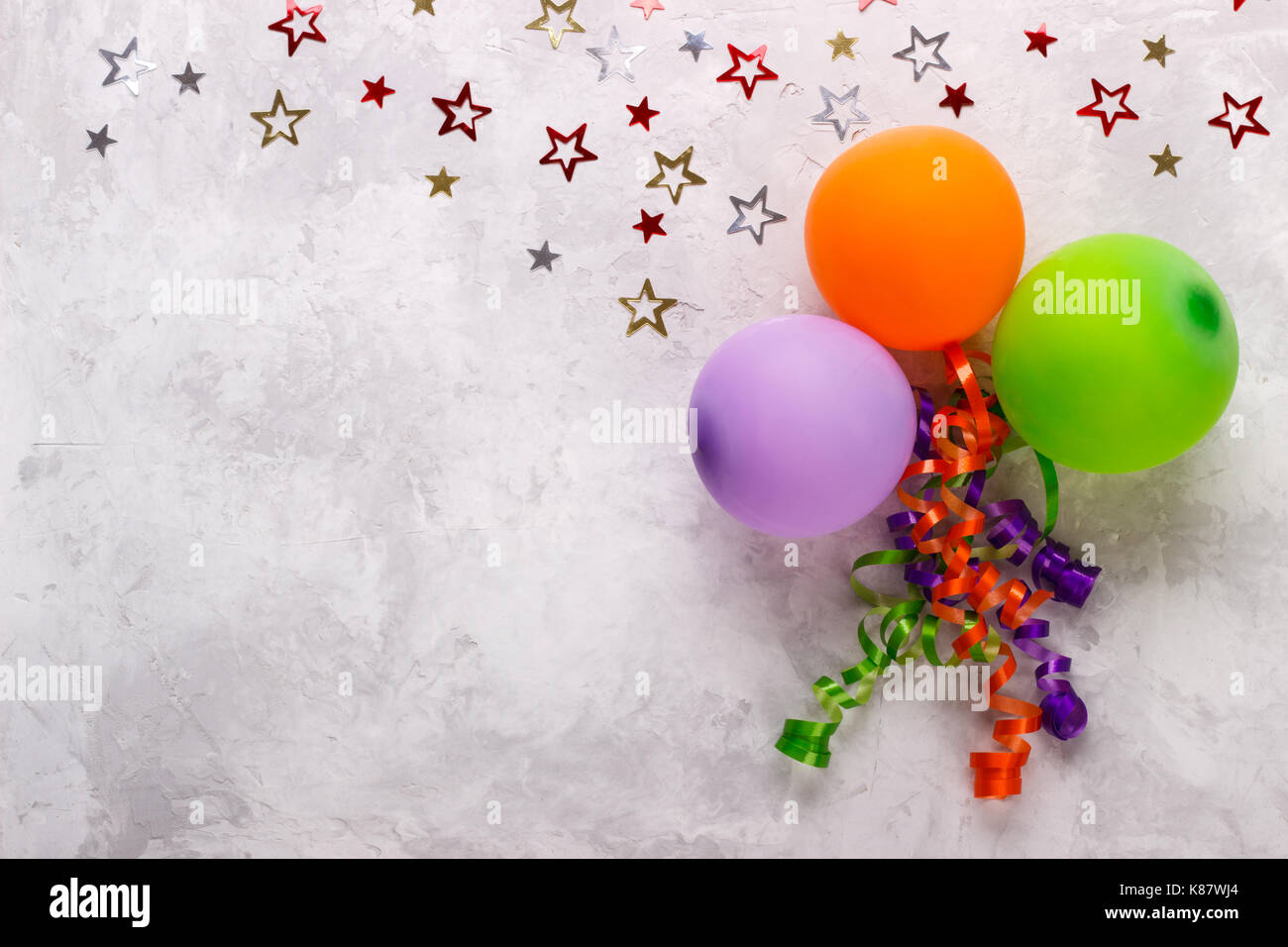 Geburtstag Hintergrund Grenze Mit Ballons Und Konfetti Stockfotografie Alamy