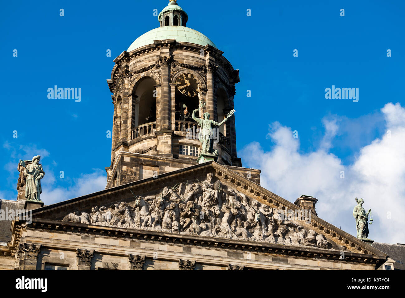 Amsterdam city Architektur 'Royal Palast', Dam Square Clock Tower. Holland Stockfoto