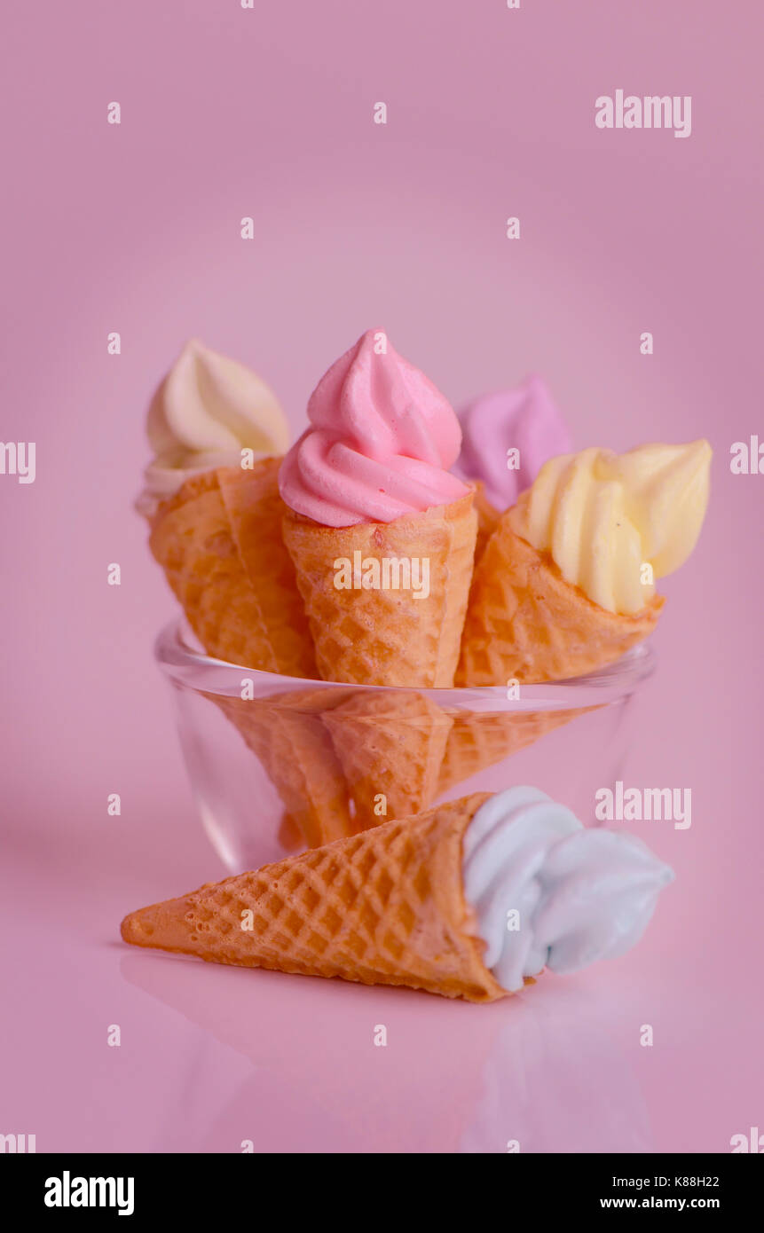 Mini Eis in zarten rosa Ton. Stockfoto