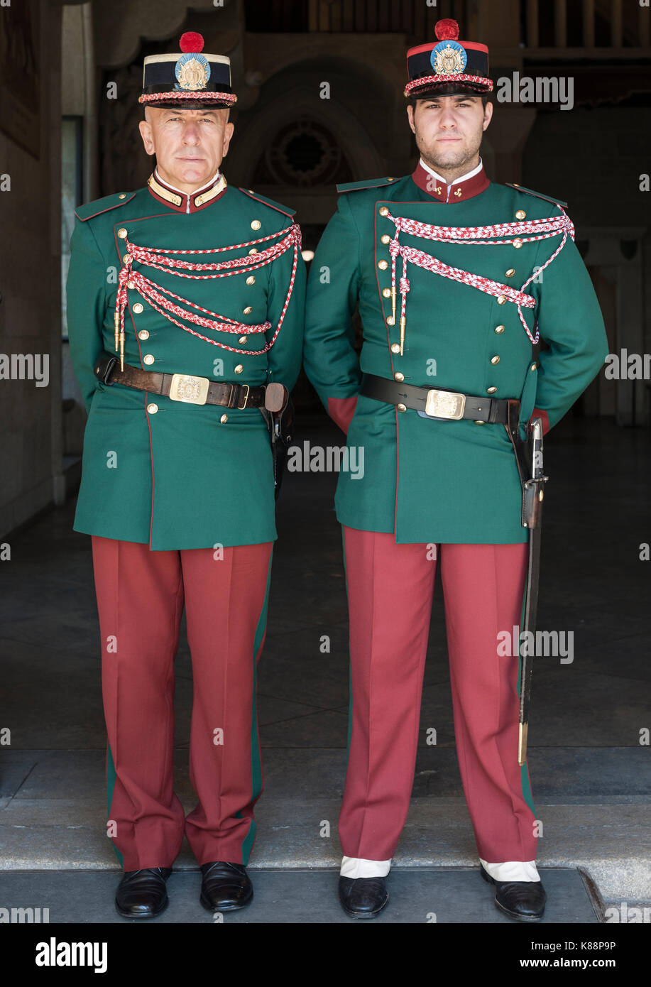 Uniformierten Wachen außerhalb des Palazzo Pubblico (Palast), San Marino. Stockfoto