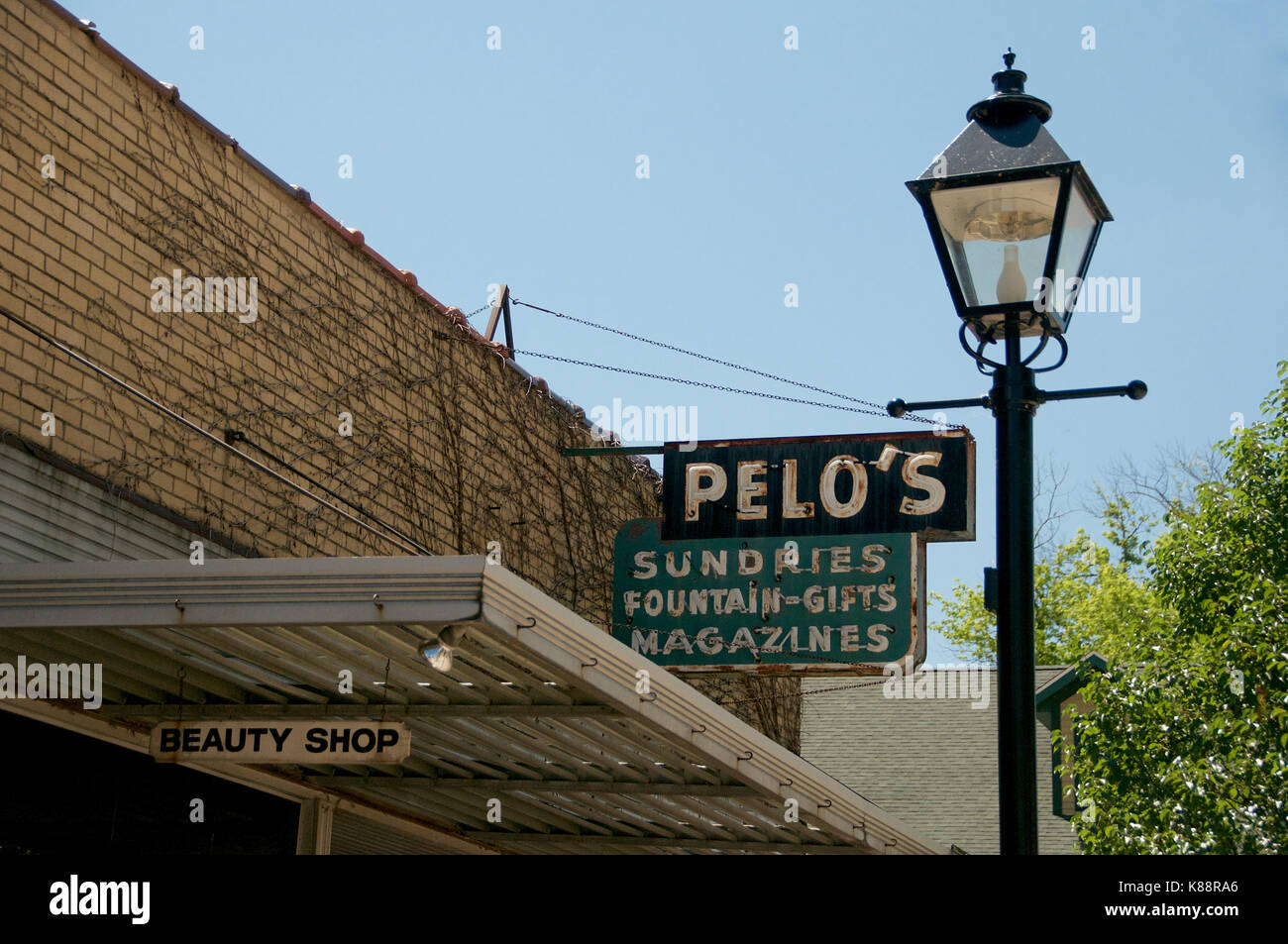 Neon stret Anzeichen von Le Claire, Iowa, USA Stockfoto