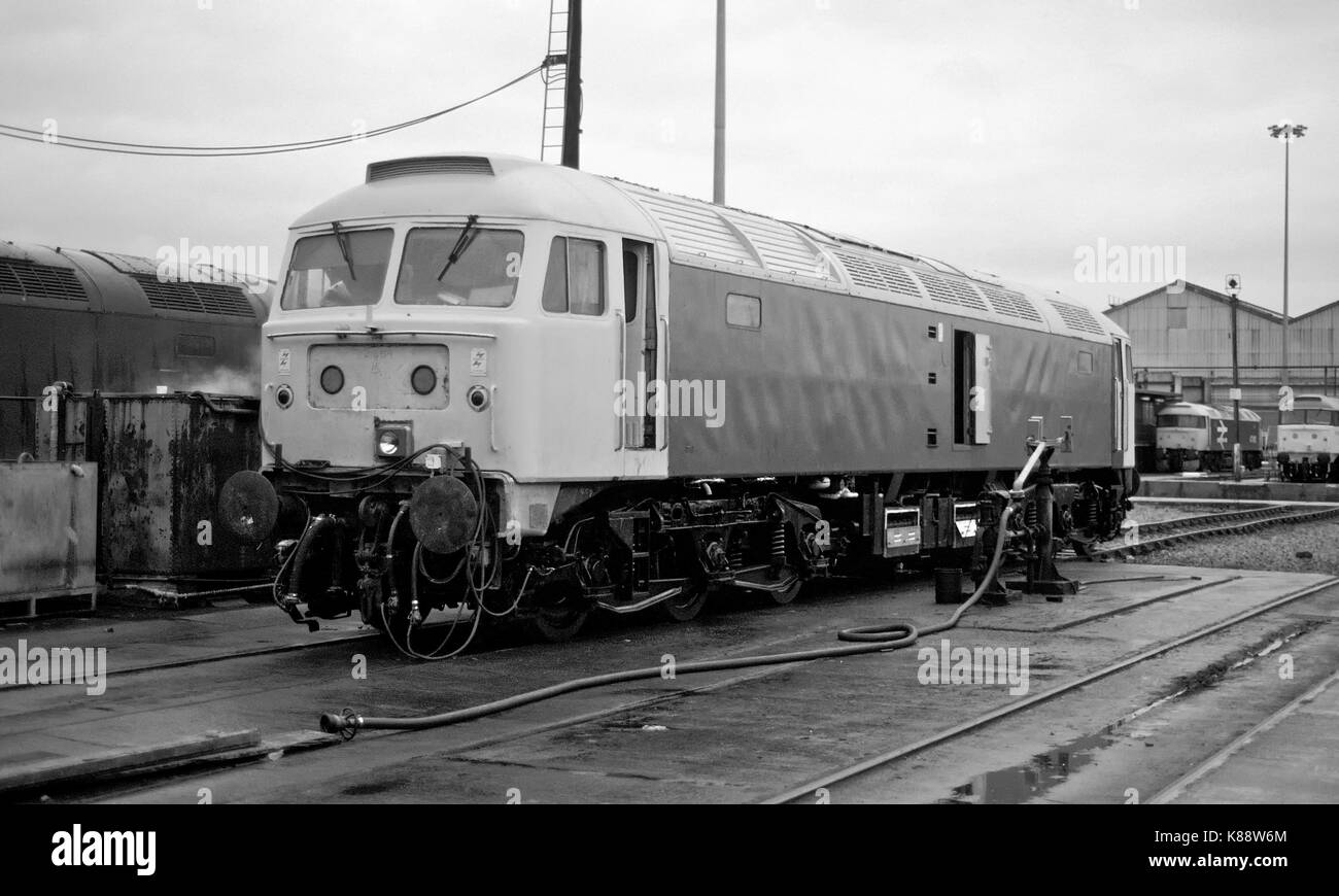 Class 47 Lokomotive in Unterwolle in Crewe Engineering arbeitet in den 80er Jahren Stockfoto