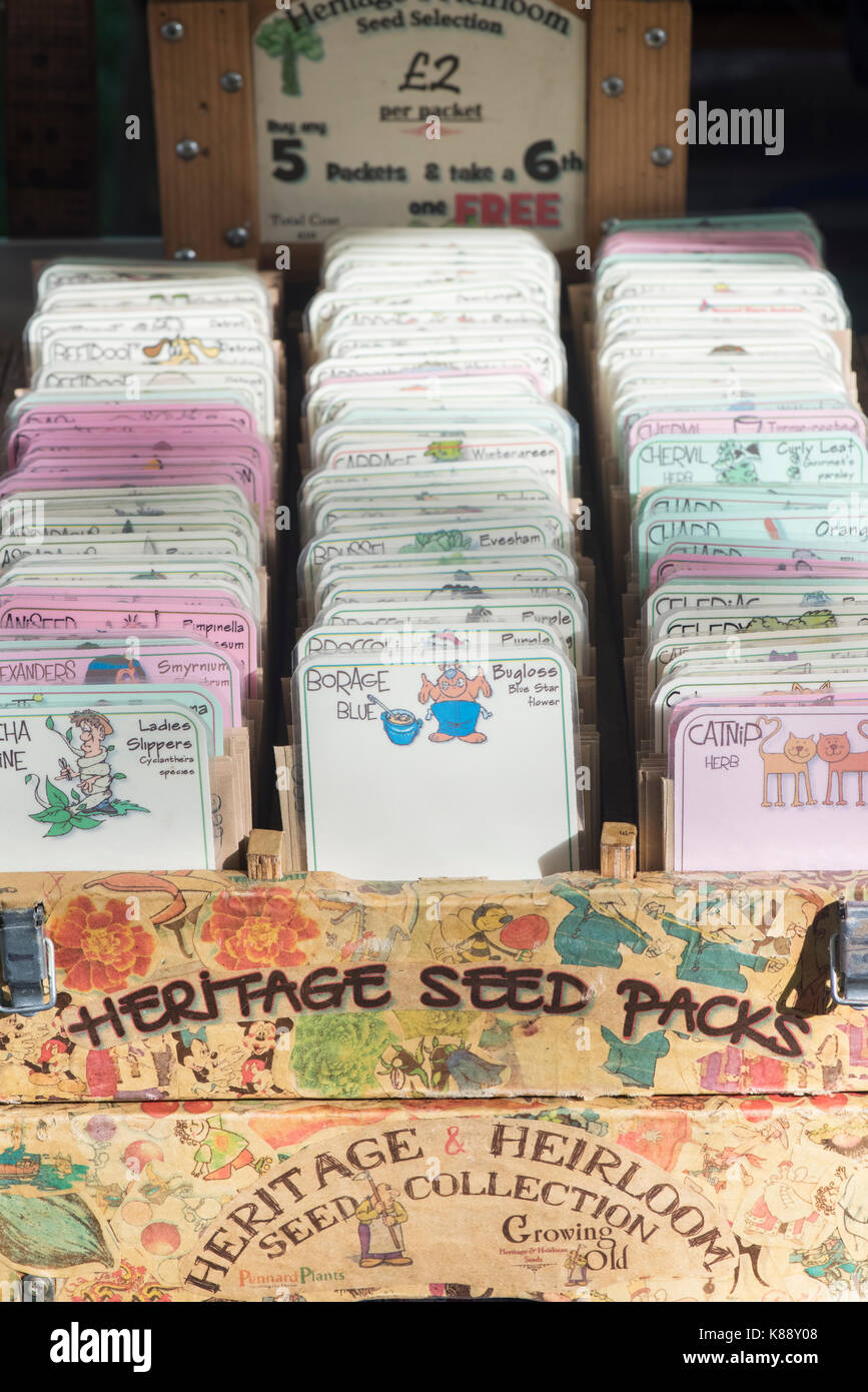 Schachteln von Erbstück Saatgutpackungen zum Verkauf im Herbst RHS Wisley flower show. Surrey, Großbritannien Stockfoto