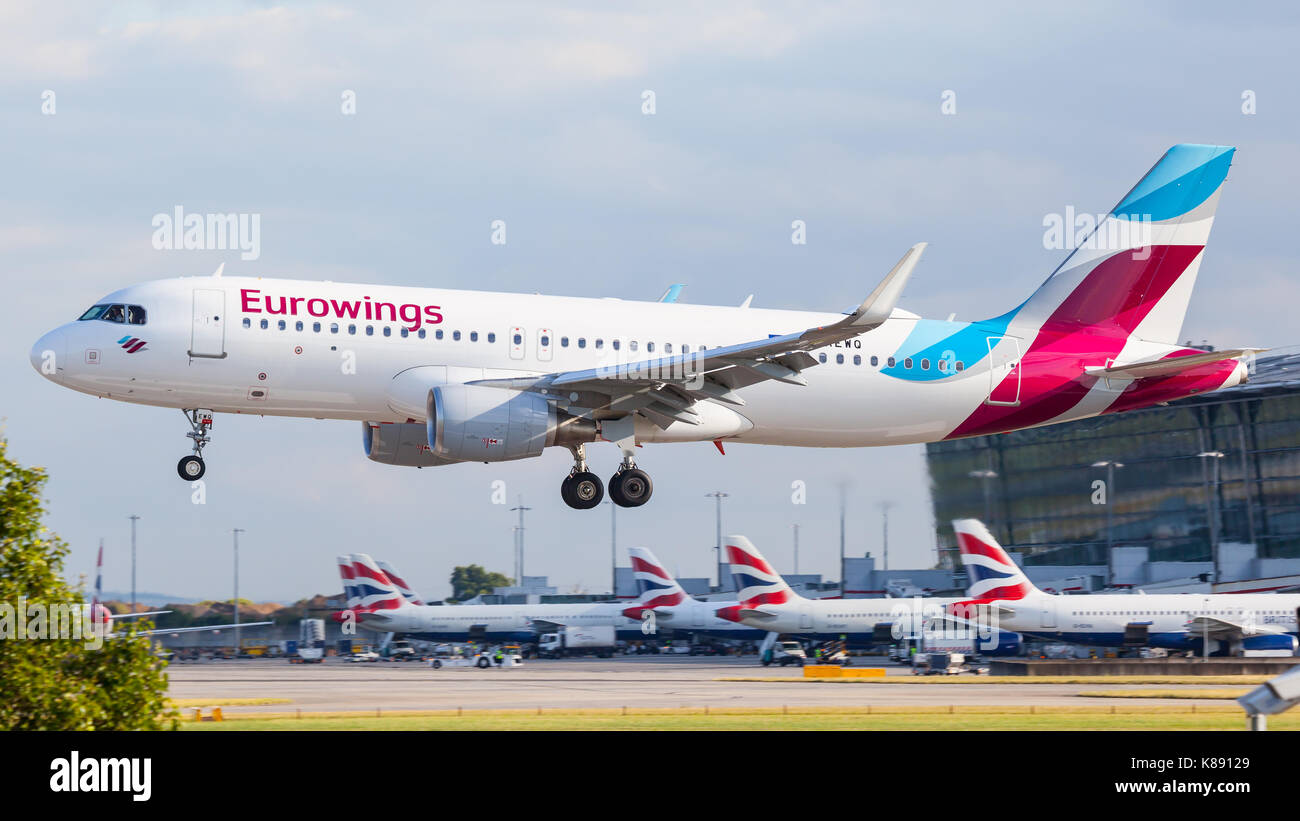 Ein Airbus A320 der Eurowings nähert sich die Londoner Flughafen
