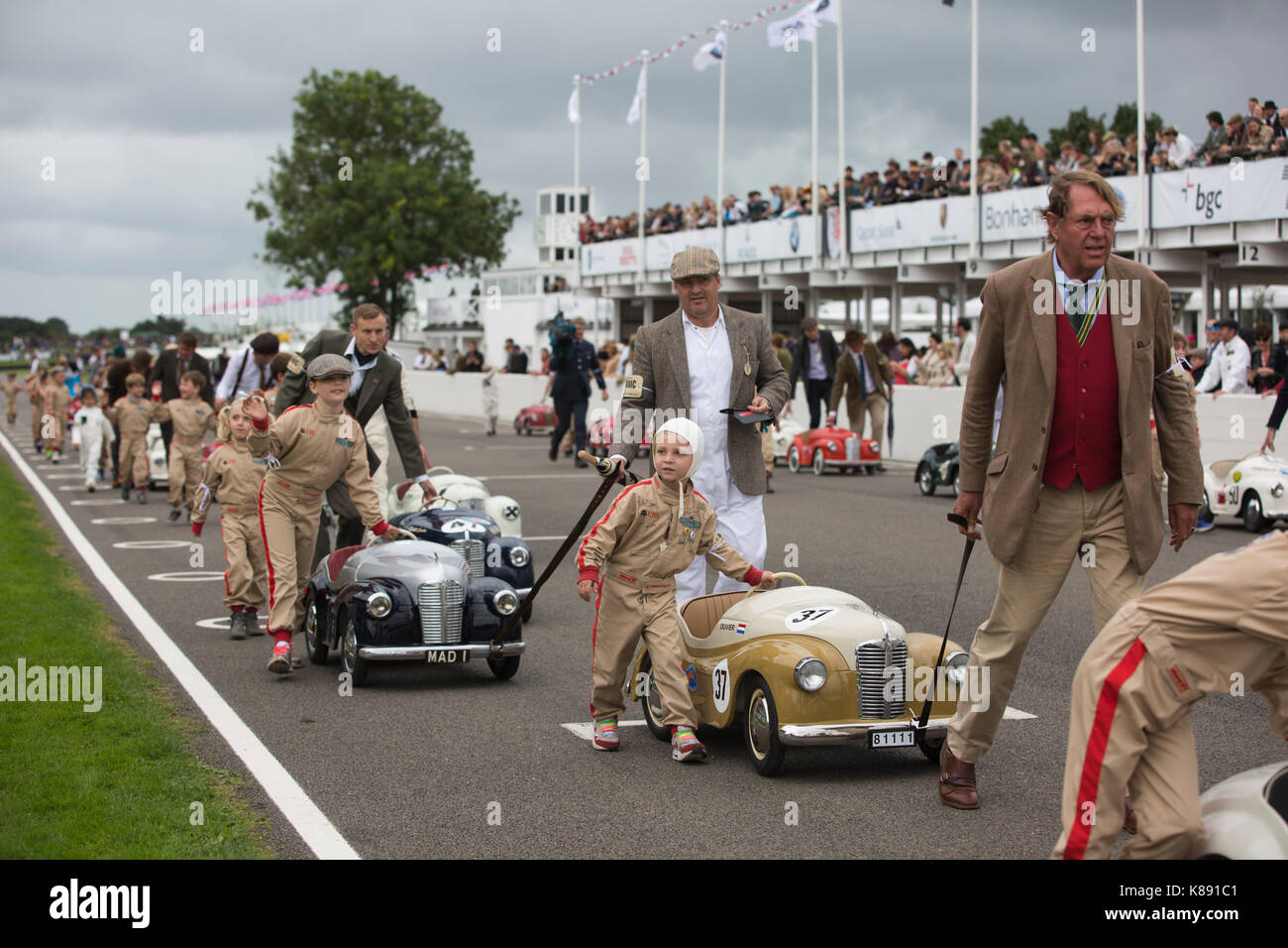 Settrington Cup Wettbewerb für Austin J40 Pedal Cars in Goodwood Revival 2017 Konferenz, Goodwood Rennstrecke, West Sussex, England, Großbritannien Stockfoto