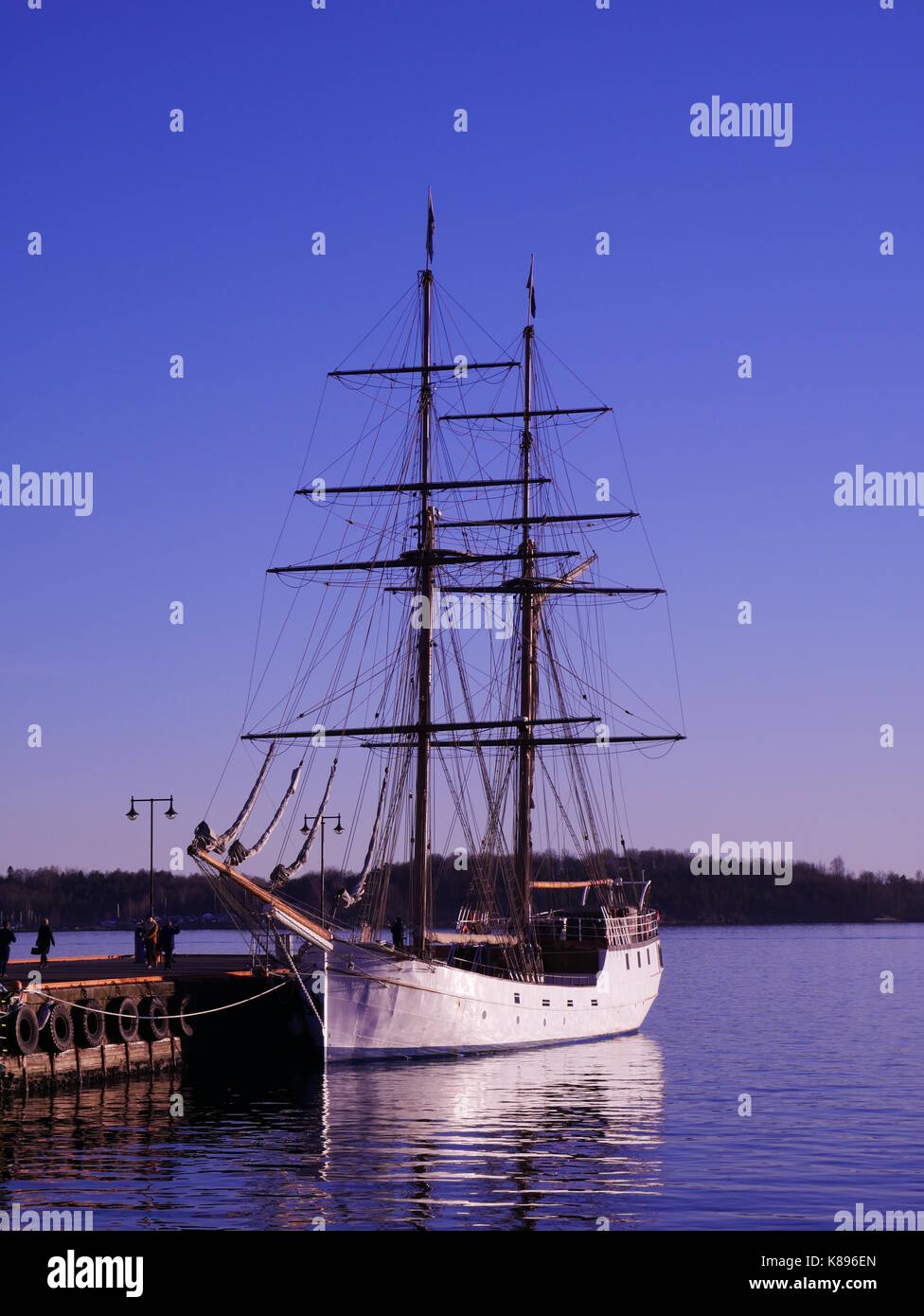 Tall Ship s/v Legende an der Anlegestelle auf einen angenehmen Abend in Oslo, Norwegen Stockfoto