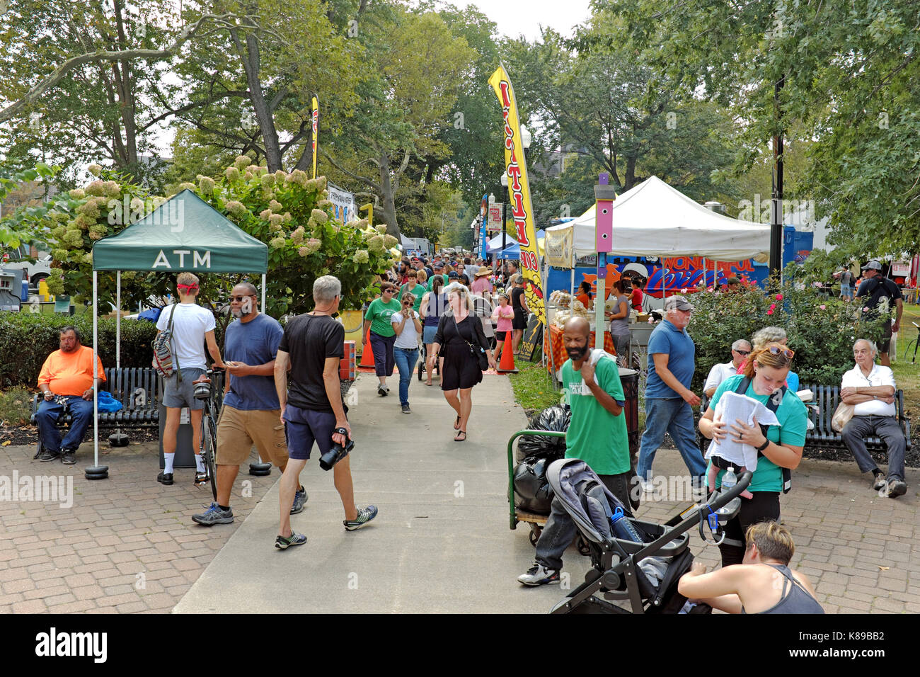 Die 19. jährliche Tremont Kunst- und Kulturfestival in Lincoln Park ist eine von vielen, die in diesem sich rasch gentrifying Nachbarschaft von Cleveland, Ohio, USA Stockfoto